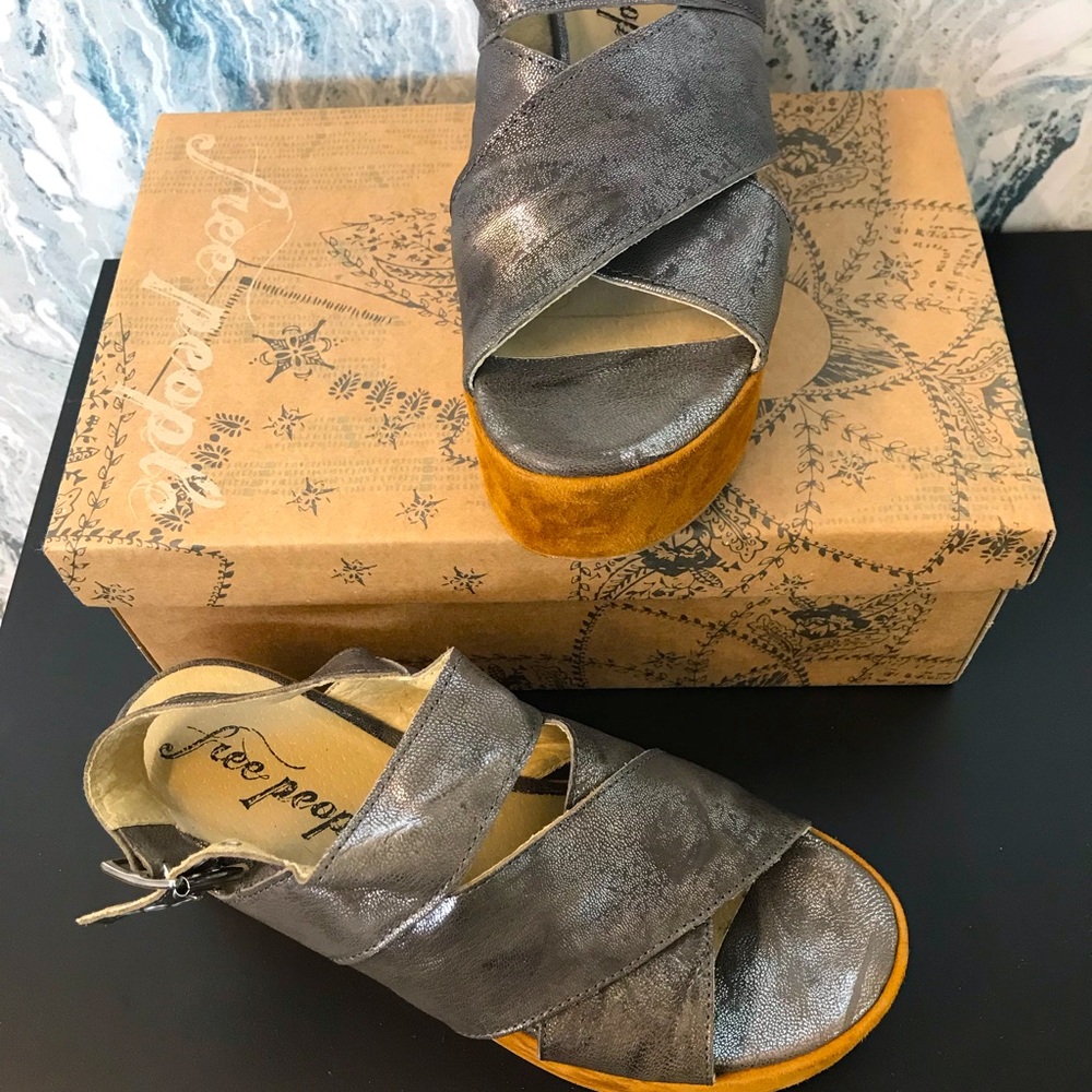 Free People Color Block Platform. Barley Worn - image 4